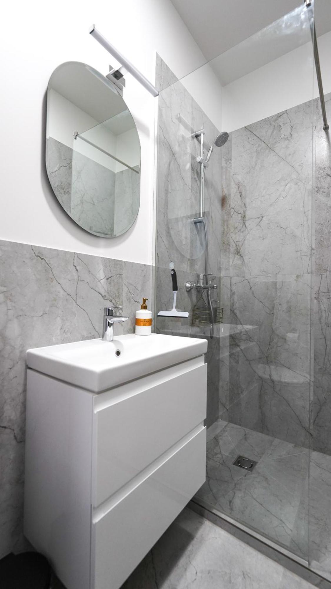 Amber Light Self-Check-In Apartments Kaunas Room photo